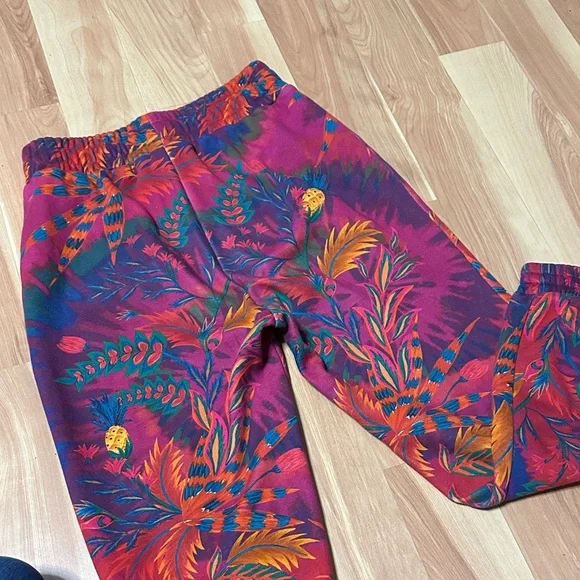 FARM Rio Women Colorful Jungle Print Joggers - Picture 5 of 5